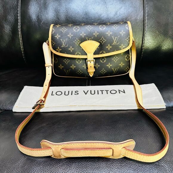 Louis Vuitton Sologne Monogram - Picture 1 of 16